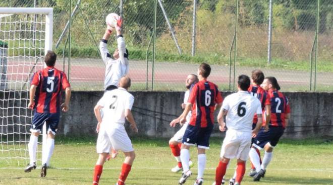 calcio-dilettanti-uscita-portiere